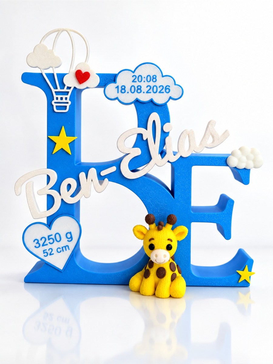 Beispiel mit Giraffe: Personalisierter Namensaufsteller für Doppelname zur Geburt